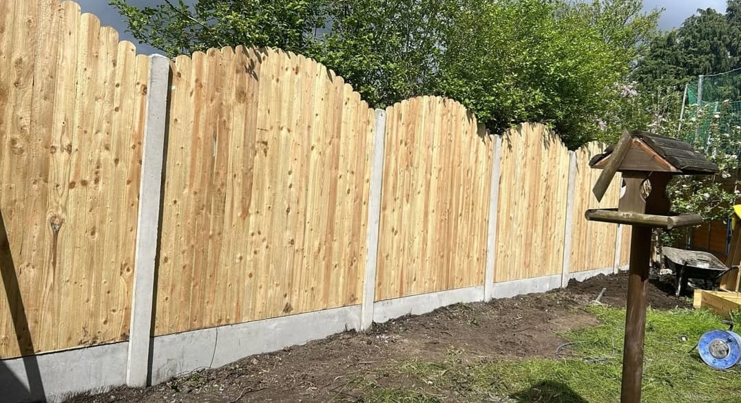 Arched Vertical Board Boundary